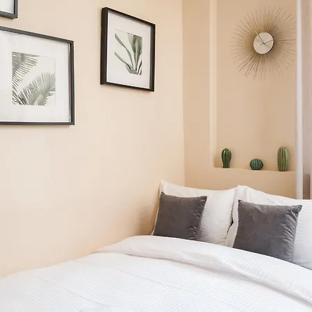 Metro Plocka Harmony Apartment