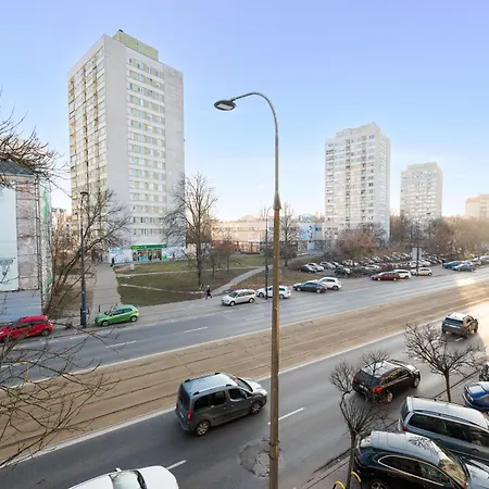Metro Plocka Harmony Apartment